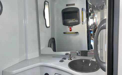 aluguel-micro-onibus-Richcars-banheiro aluguel-micro-onibus-Richcars-banheiro