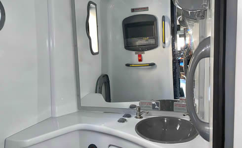 Aluguel-micro-ônibus--5 aluguel-micro-onibus-Richcars-banheiro